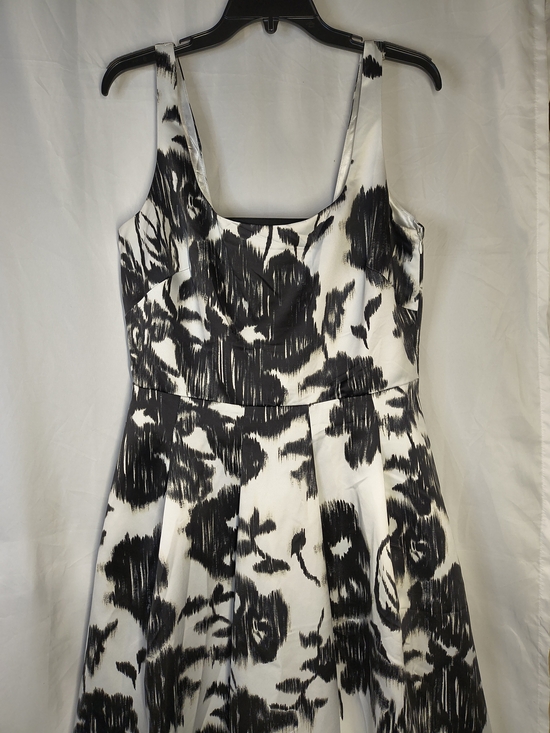 White House Black Market Dresses & Skirts - White House Black Market Black & White Floral-Pattern Midi Dress
